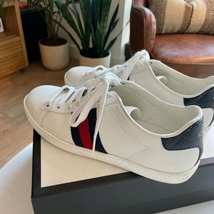 *Like New* White Gucci Sneakers